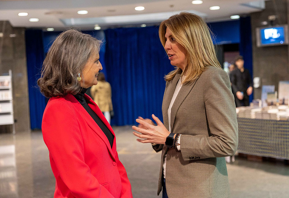 La alcaldesa, Paloma Tejero junto a Isabel San Sebastián