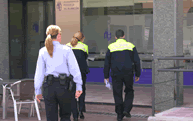 Policia municipal entrando a la Plana Mayor