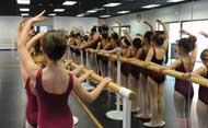 Alumnas en la Escuela Municipal de Música y Danza (Se abre en ventana nueva)