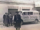 El sereno ante la furgoneta de Pedraza