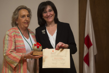 La alcaldesa con la presidenta de Cruz Roja