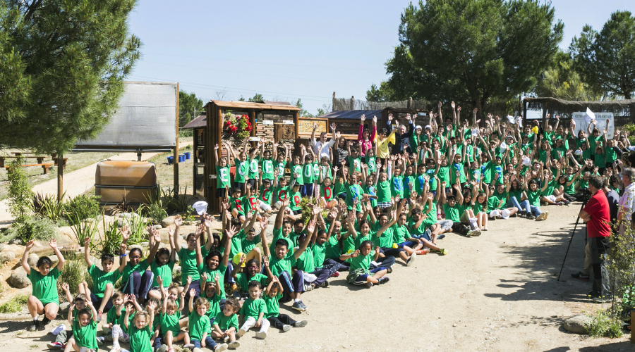 La alcaldesa con los escolares en el Aula de Educación Ambiental