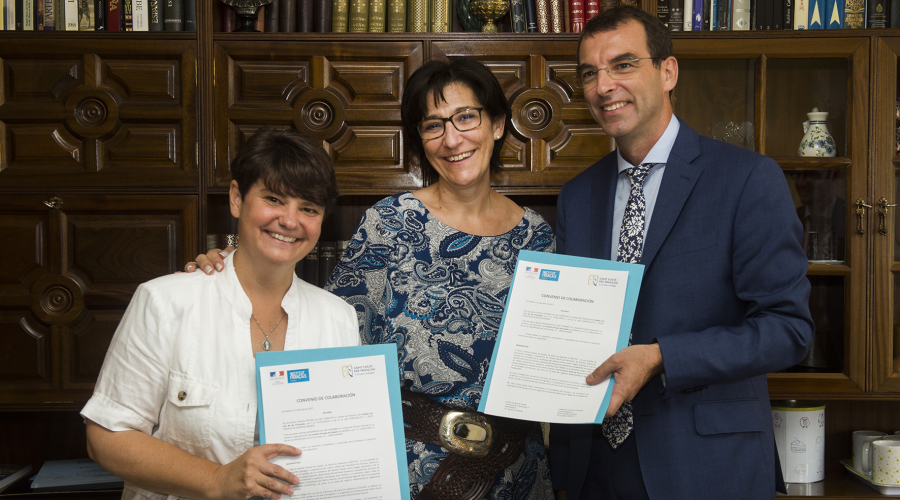 Firma convenio centro francés