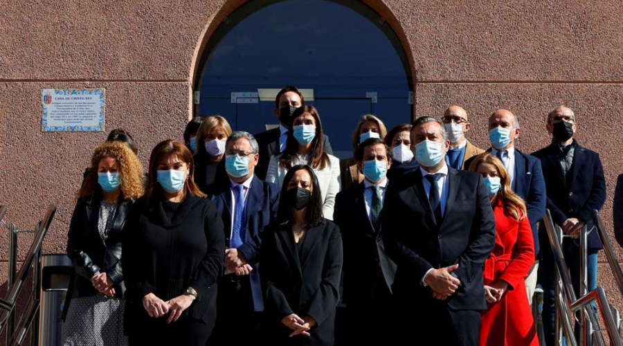 Minuto de silencio a las puertas del Ayuntamiento