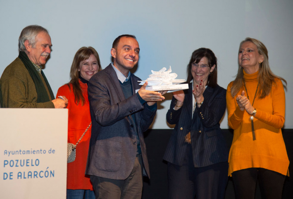 La alcaldesa Susana Pérez Quislant entrega el “I Premio de Novela Histórica de Pozuelo de Alarcón” al escritor José Zoilo por su obra “El alano” 